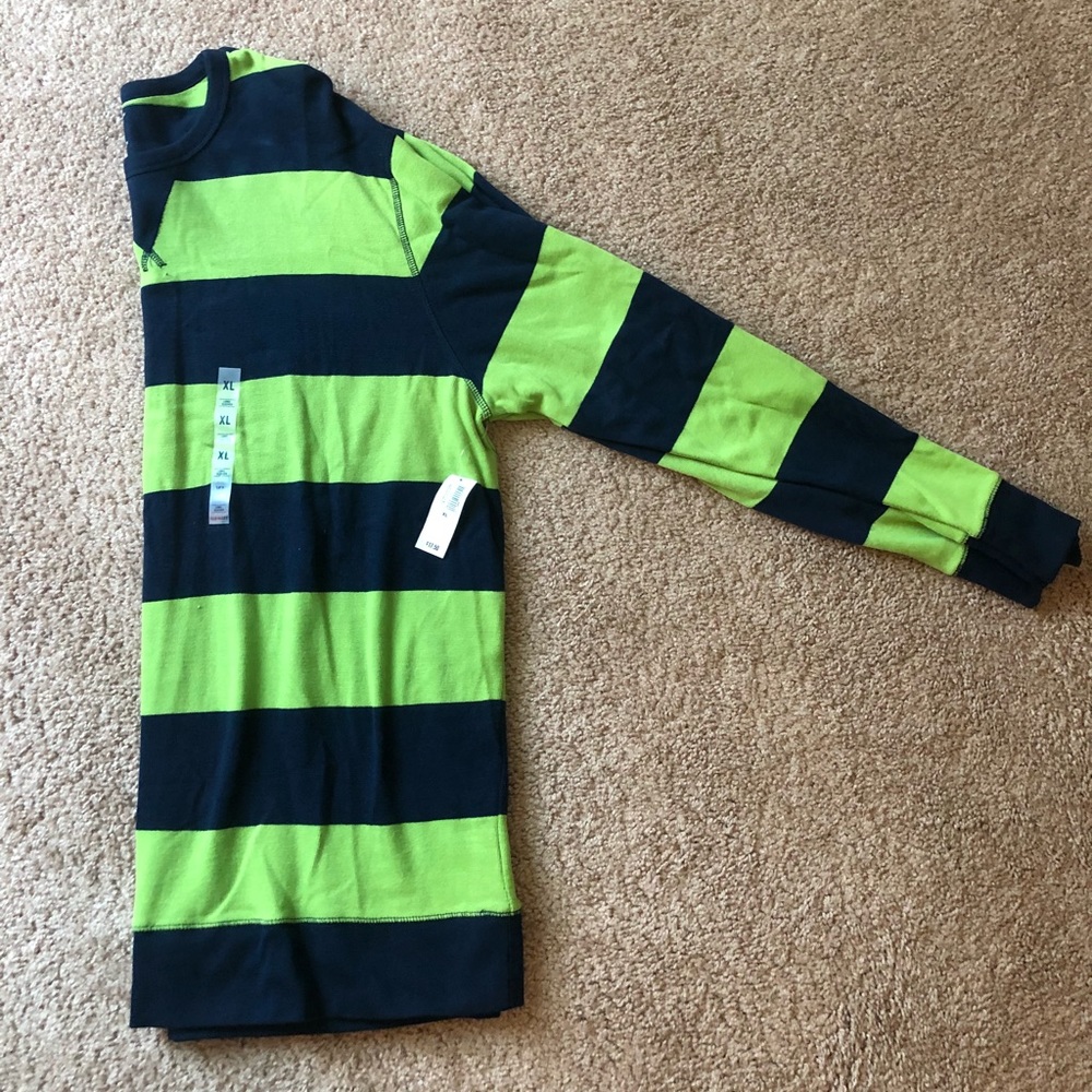 Men’s green and navy sweater